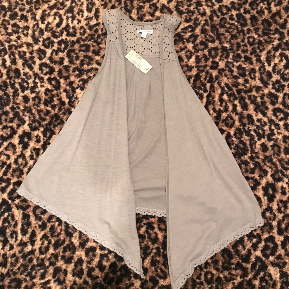 AE vest - Picture 2 of 4